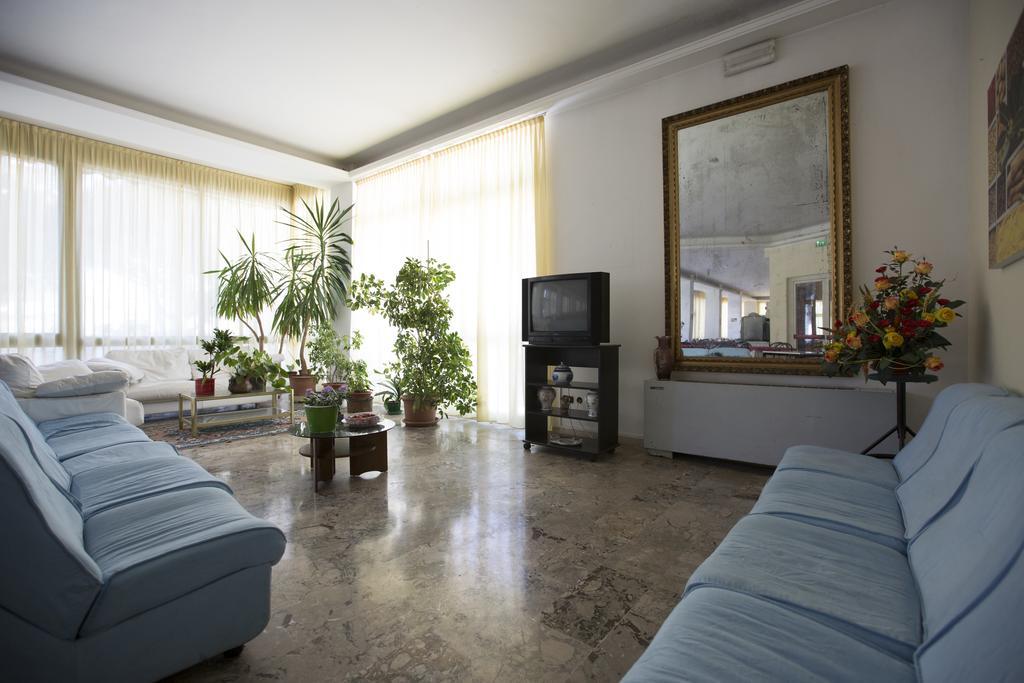 Hotel Europa Rimini Buitenkant foto
