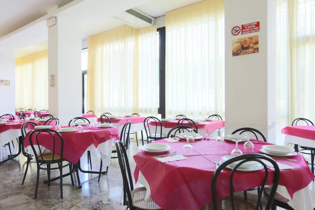 Hotel Europa Rimini Buitenkant foto