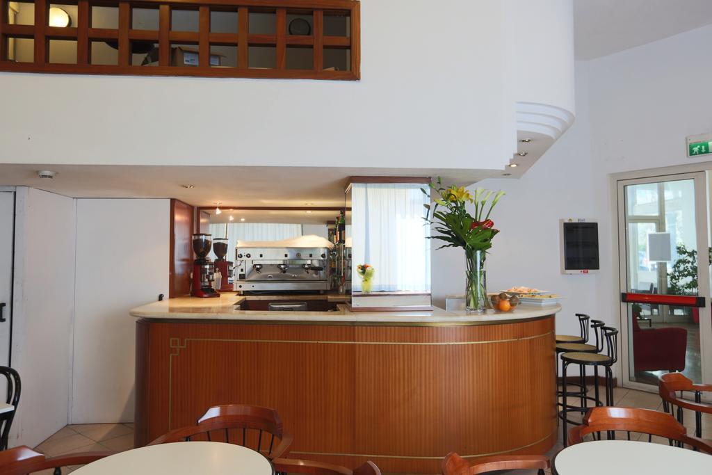 Hotel Europa Rimini Buitenkant foto