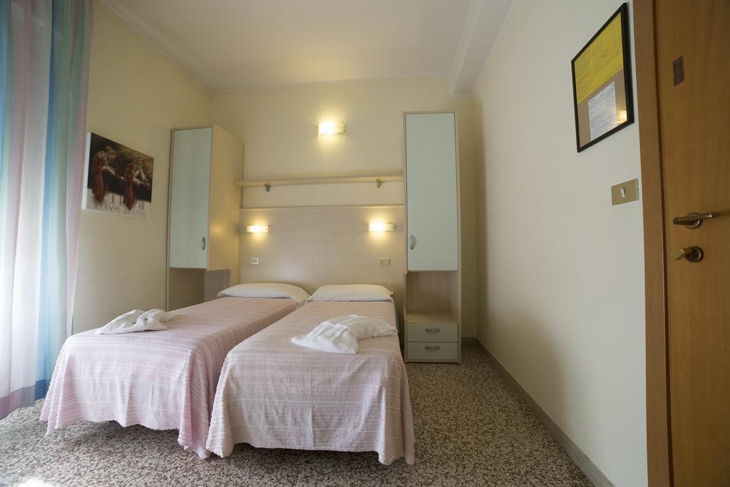 Hotel Europa Rimini Buitenkant foto