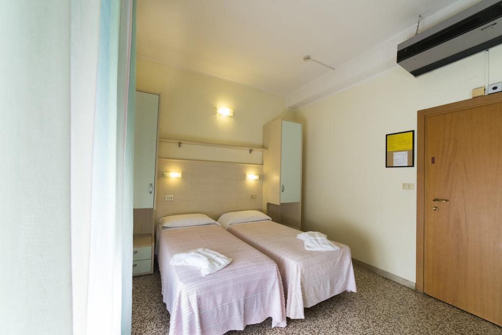 Hotel Europa Rimini Buitenkant foto