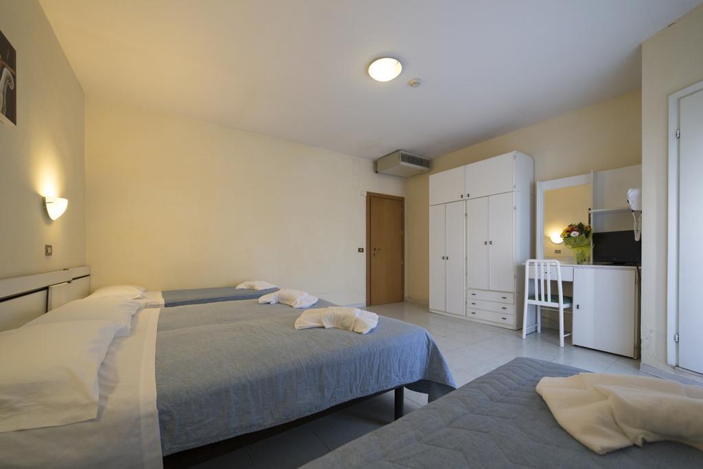 Hotel Europa Rimini Buitenkant foto