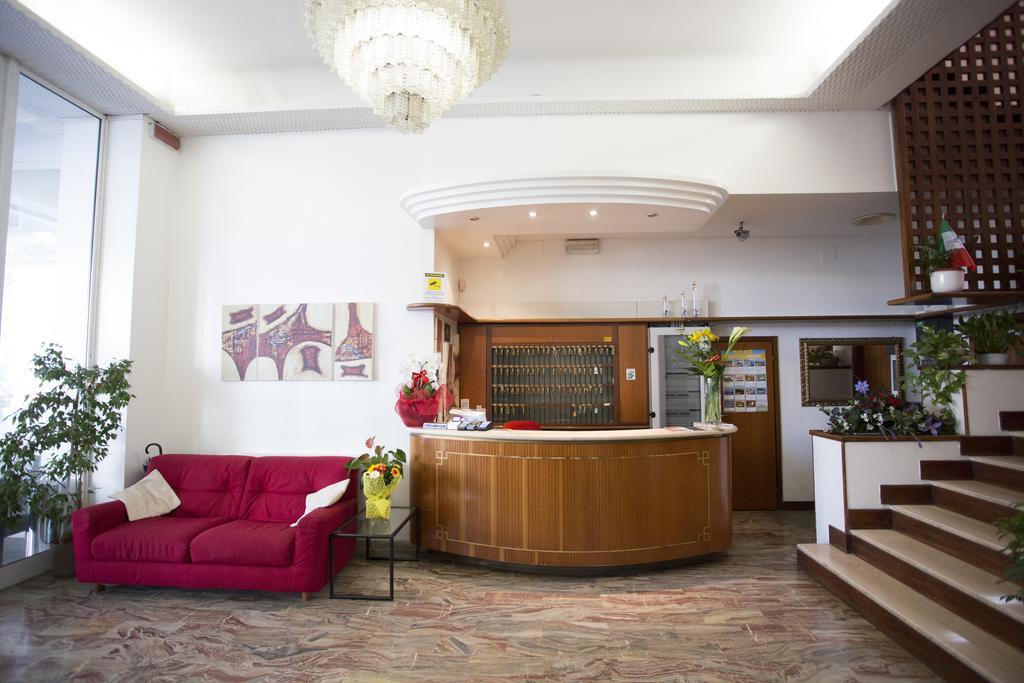 Hotel Europa Rimini Buitenkant foto