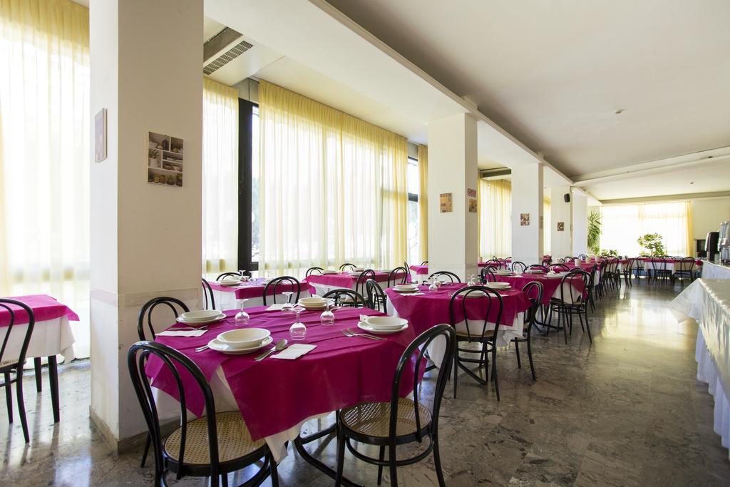 Hotel Europa Rimini Buitenkant foto