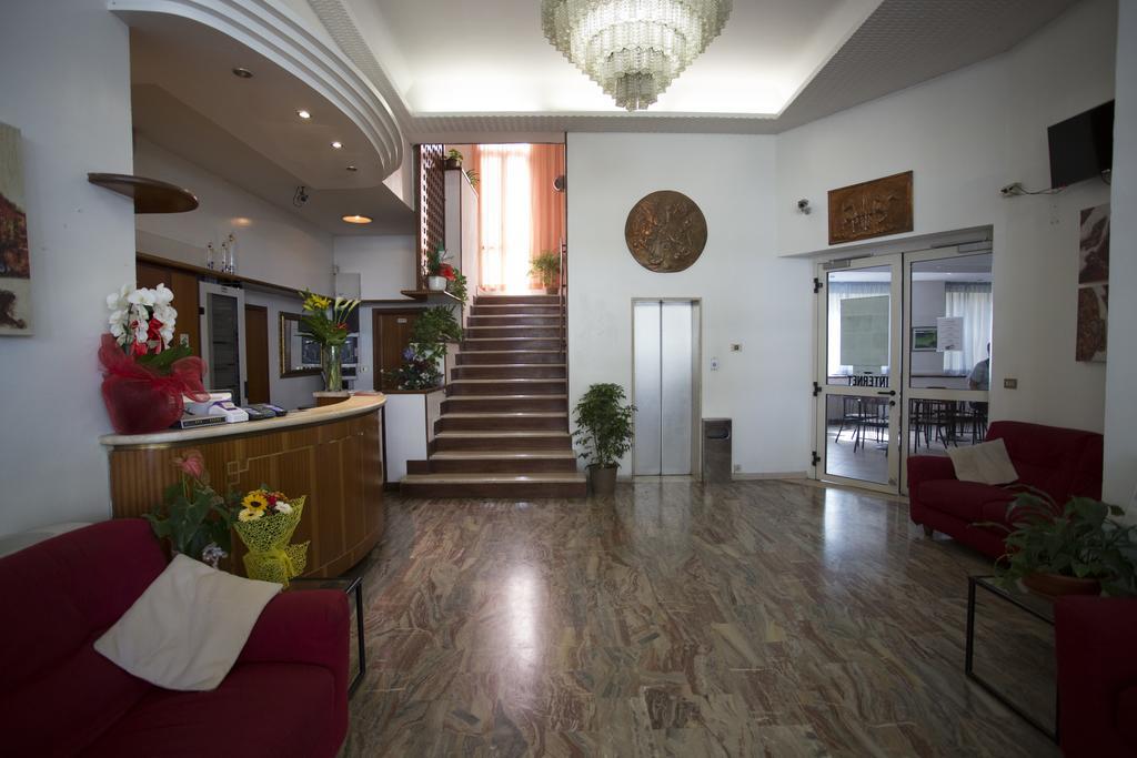 Hotel Europa Rimini Buitenkant foto