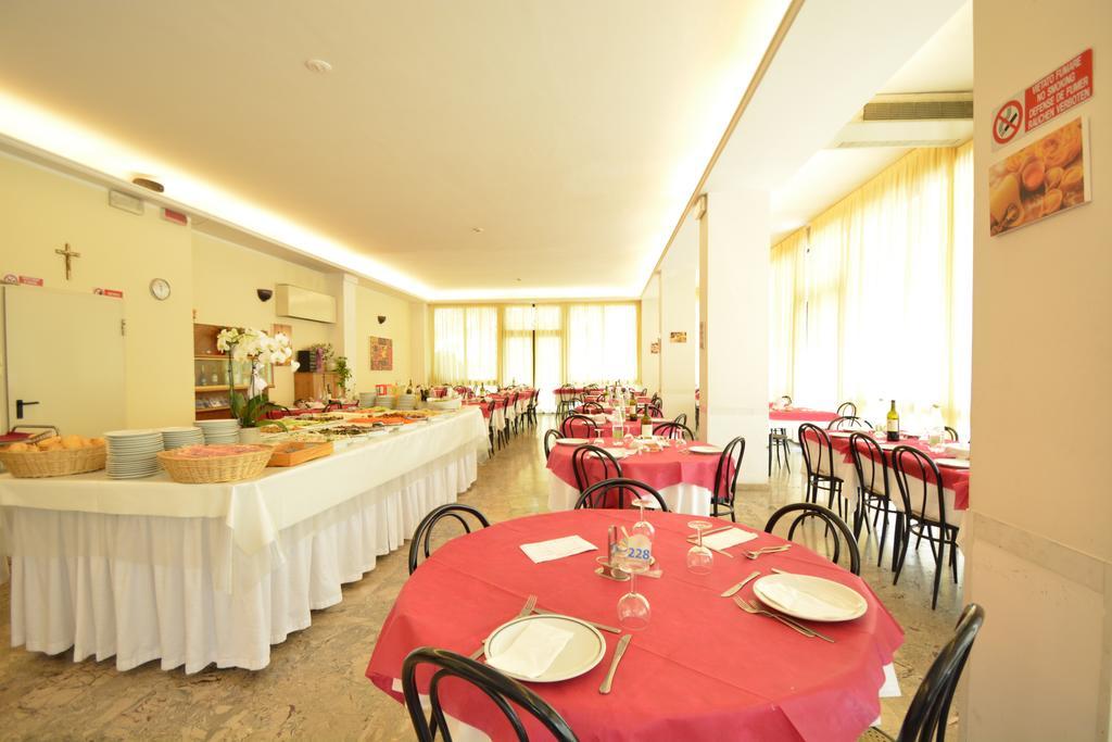 Hotel Europa Rimini Buitenkant foto