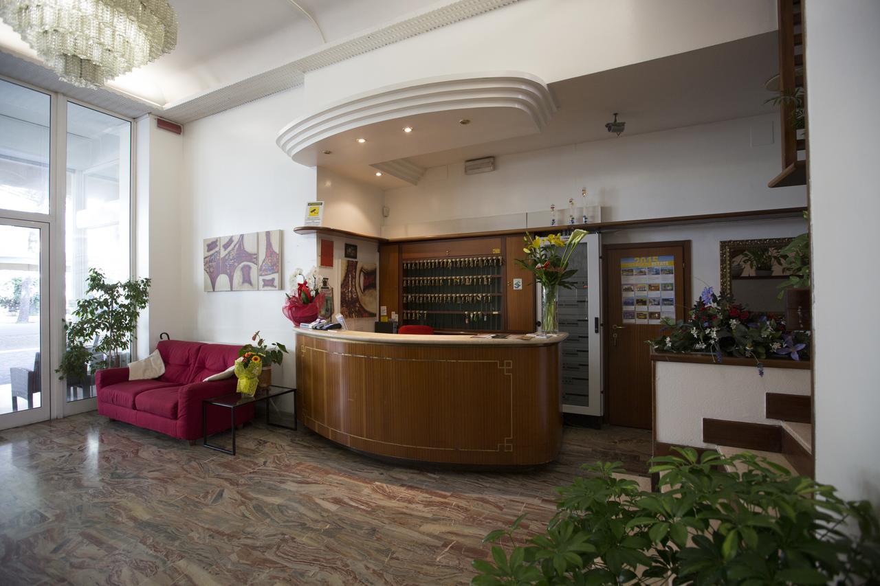 Hotel Europa Rimini Buitenkant foto